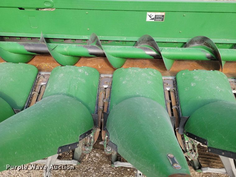 image for item YA2756 2013 John Deere  616C StalkMaster corn head