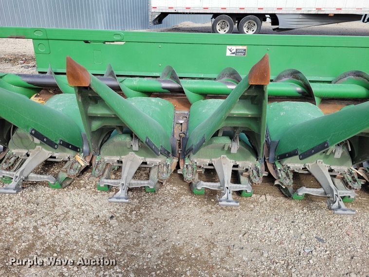 image for item YA2756 2013 John Deere  616C StalkMaster corn head