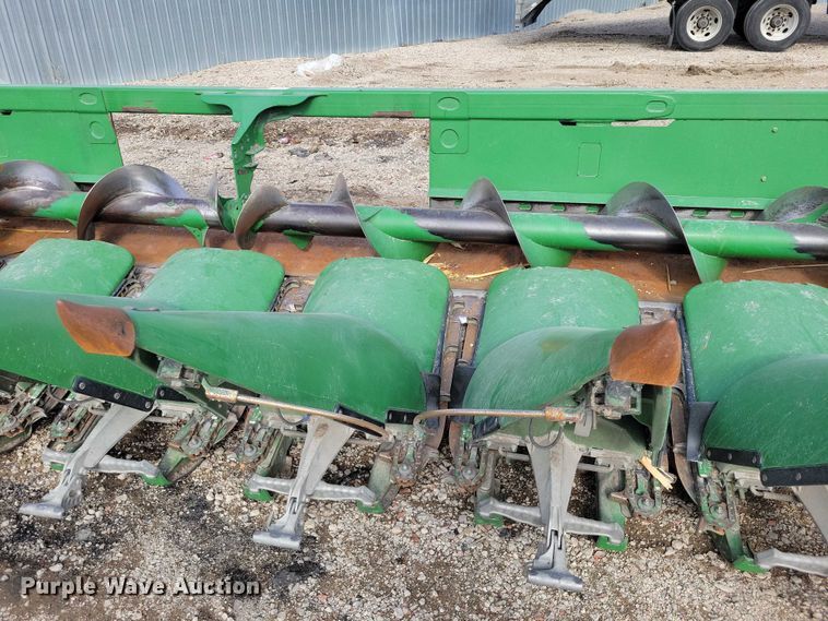 image for item YA2756 2013 John Deere  616C StalkMaster corn head