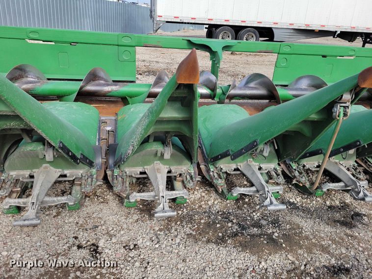 image for item YA2756 2013 John Deere  616C StalkMaster corn head