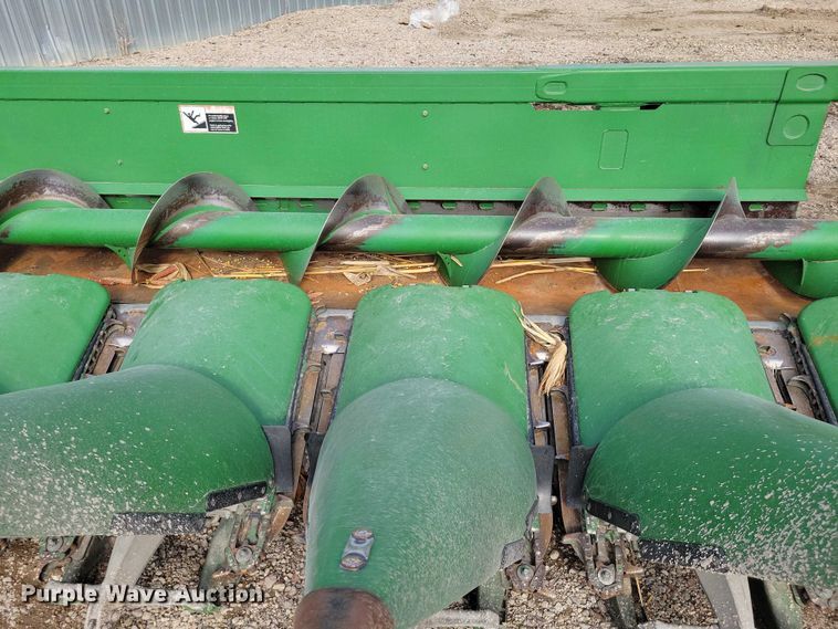 image for item YA2756 2013 John Deere  616C StalkMaster corn head