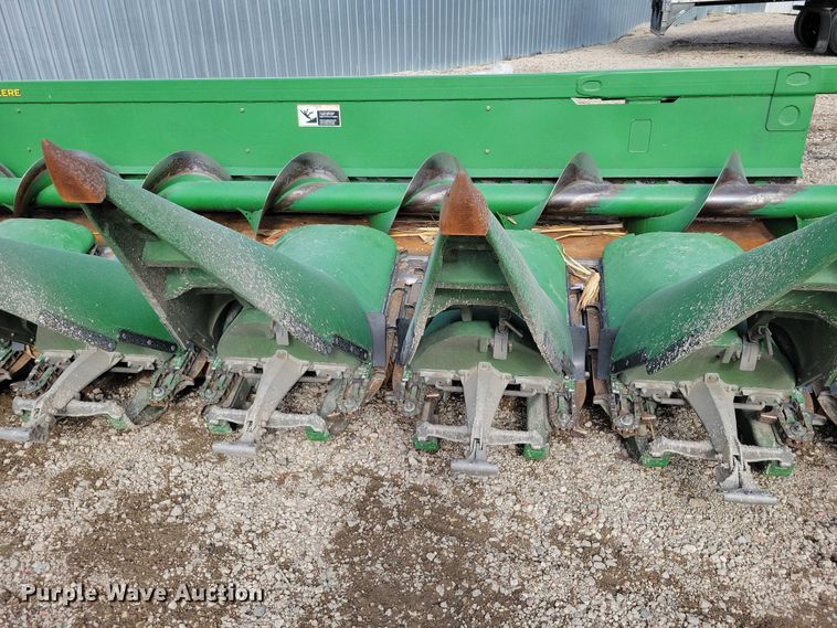 image for item YA2756 2013 John Deere  616C StalkMaster corn head