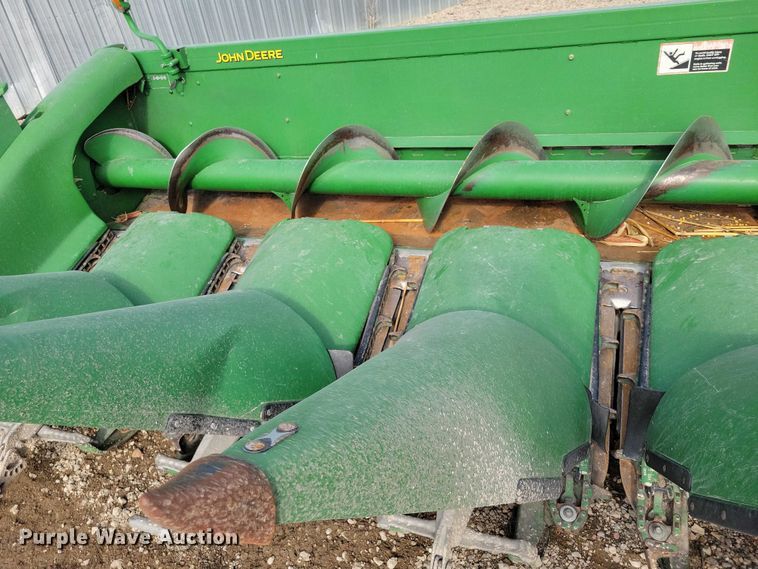 image for item YA2756 2013 John Deere  616C StalkMaster corn head