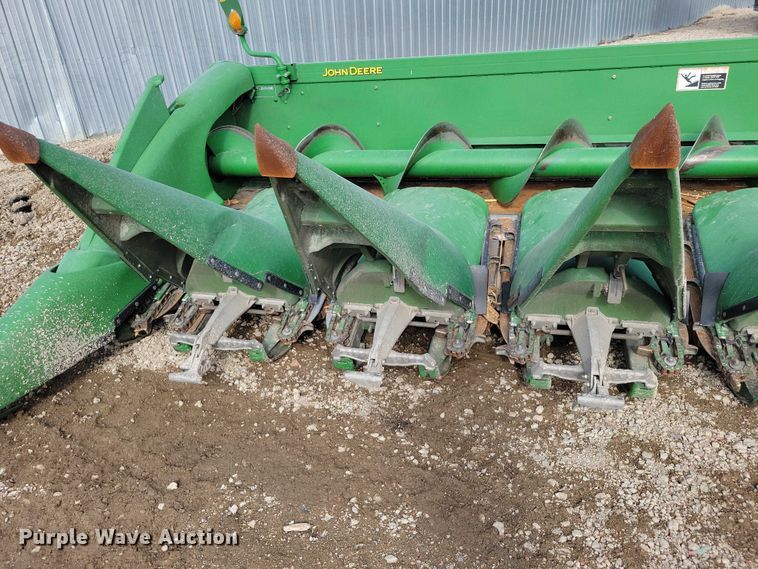 image for item YA2756 2013 John Deere  616C StalkMaster corn head
