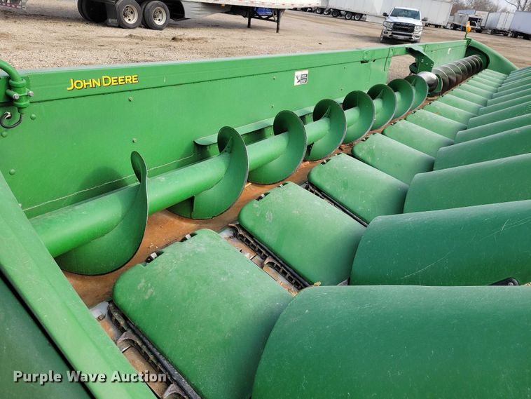 image for item YA2756 2013 John Deere  616C StalkMaster corn head
