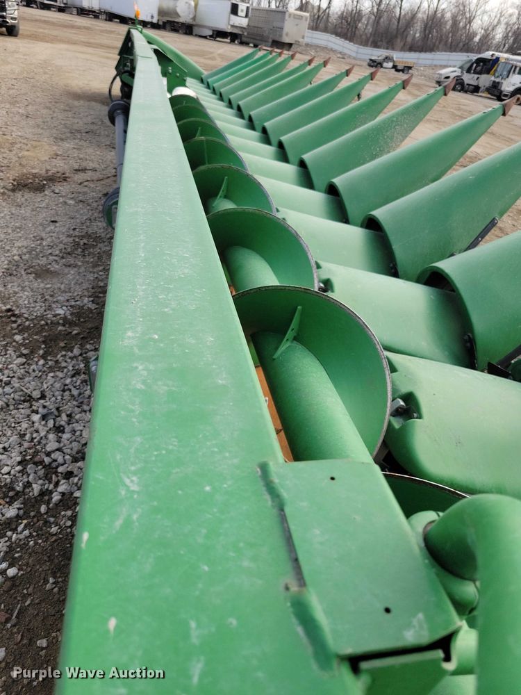 image for item YA2756 2013 John Deere  616C StalkMaster corn head