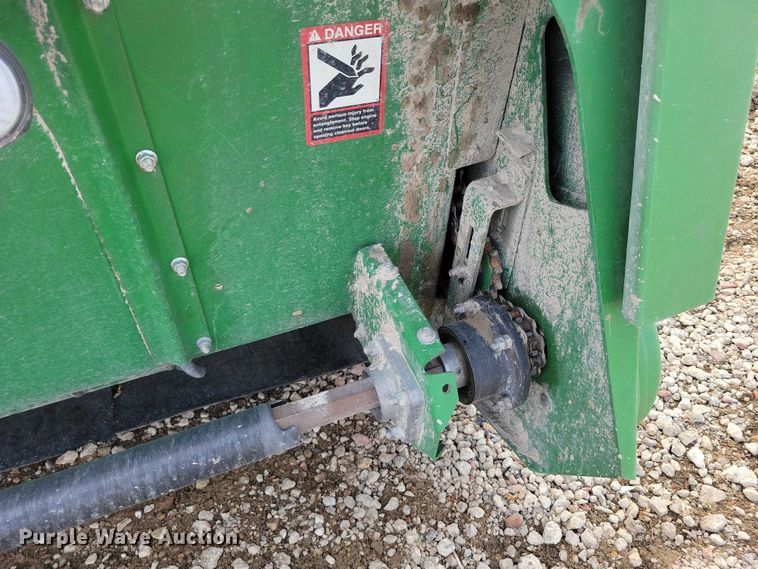 image for item YA2756 2013 John Deere  616C StalkMaster corn head