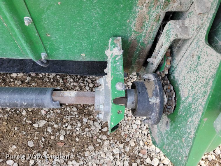 image for item YA2756 2013 John Deere  616C StalkMaster corn head