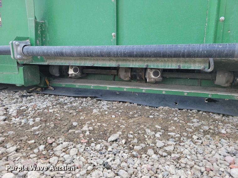 image for item YA2756 2013 John Deere  616C StalkMaster corn head