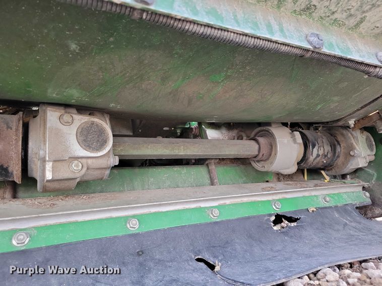 image for item YA2756 2013 John Deere  616C StalkMaster corn head