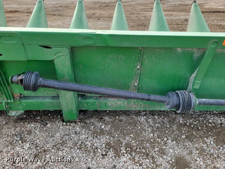 image for item YA2756 2013 John Deere  616C StalkMaster corn head