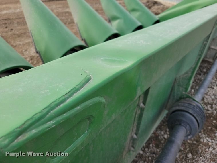 image for item YA2756 2013 John Deere  616C StalkMaster corn head