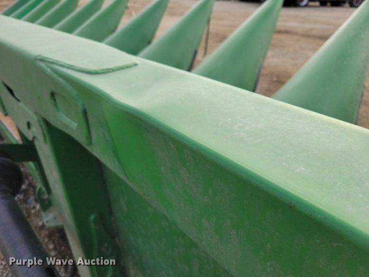 image for item YA2756 2013 John Deere  616C StalkMaster corn head