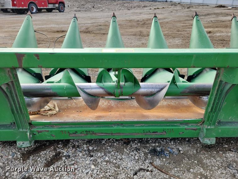 image for item YA2756 2013 John Deere  616C StalkMaster corn head