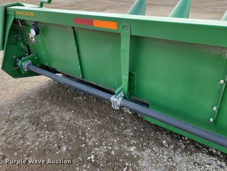 image for item YA2756 2013 John Deere  616C StalkMaster corn head