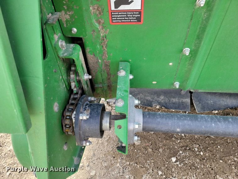 image for item YA2756 2013 John Deere  616C StalkMaster corn head