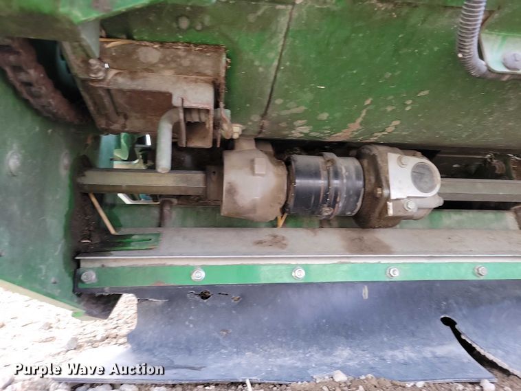 image for item YA2756 2013 John Deere  616C StalkMaster corn head