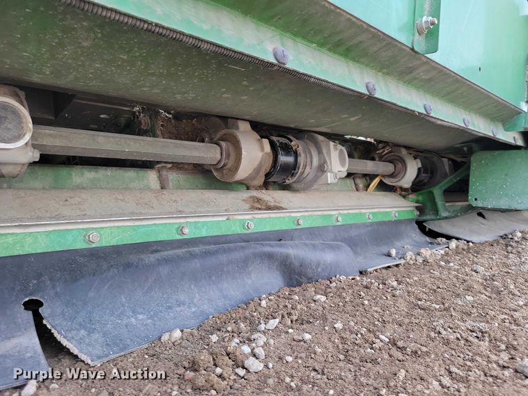 image for item YA2756 2013 John Deere  616C StalkMaster corn head