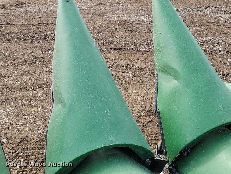 image for item YA2756 2013 John Deere  616C StalkMaster corn head