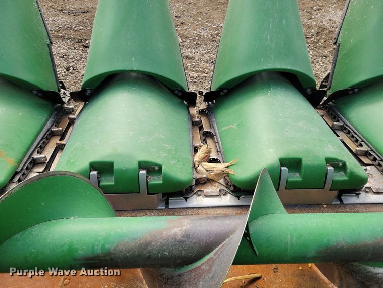 image for item YA2756 2013 John Deere  616C StalkMaster corn head