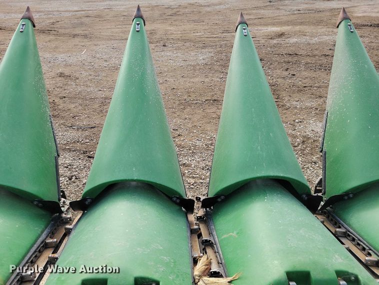 image for item YA2756 2013 John Deere  616C StalkMaster corn head