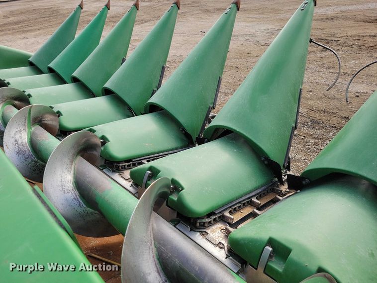 image for item YA2756 2013 John Deere  616C StalkMaster corn head