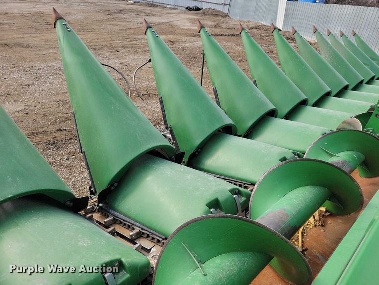 image for item YA2756 2013 John Deere  616C StalkMaster corn head