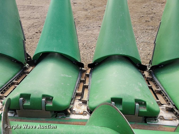 image for item YA2756 2013 John Deere  616C StalkMaster corn head