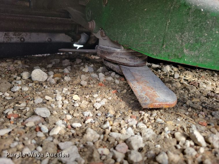 image for item YA2756 2013 John Deere  616C StalkMaster corn head