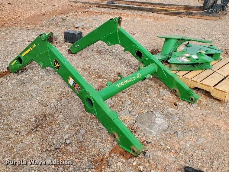 image for item YA2893 2021 John Deere 520M loader