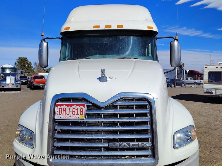 image for item BI9759 2014 Mack CXU semi truck