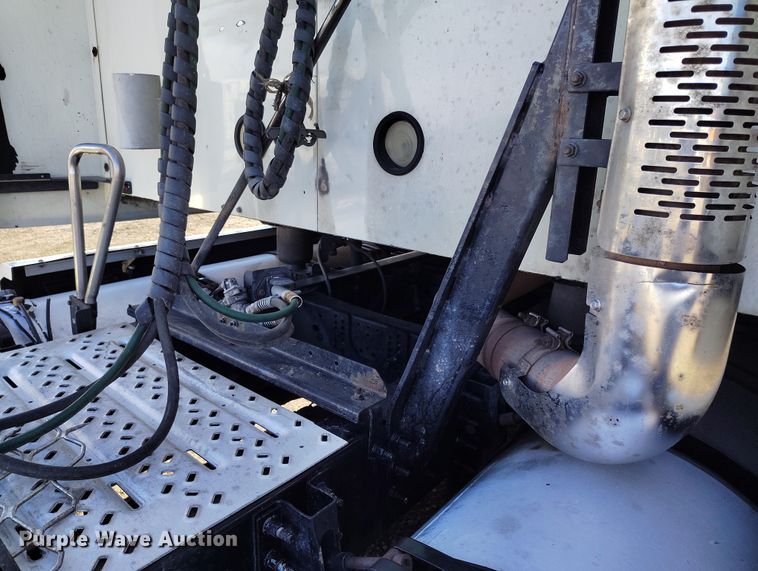 image for item BI9759 2014 Mack CXU semi truck