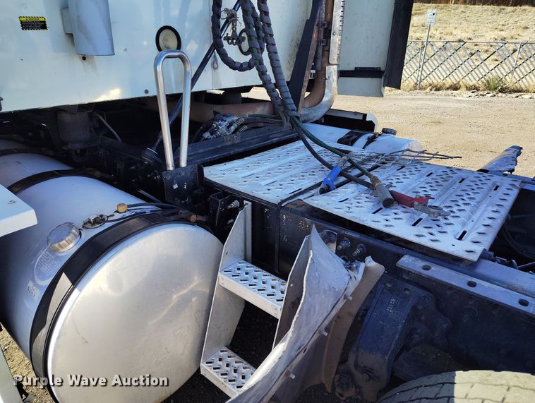 image for item BI9759 2014 Mack CXU semi truck