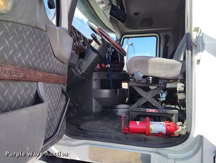 image for item BI9759 2014 Mack CXU semi truck