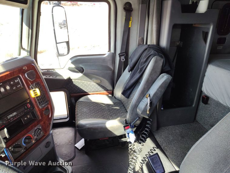 image for item BI9759 2014 Mack CXU semi truck