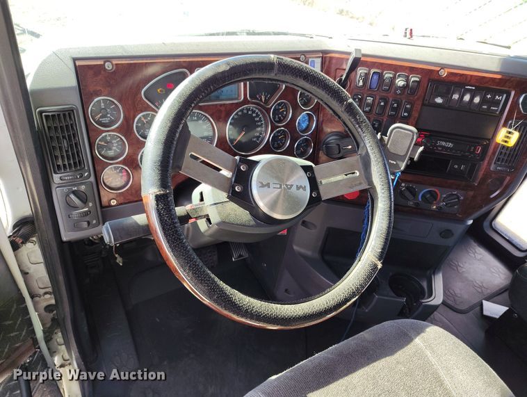 image for item BI9759 2014 Mack CXU semi truck