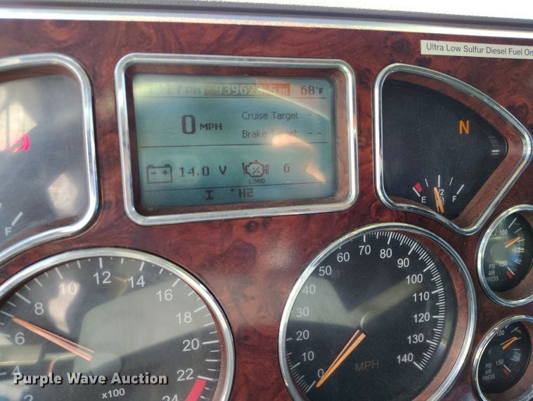 image for item BI9759 2014 Mack CXU semi truck