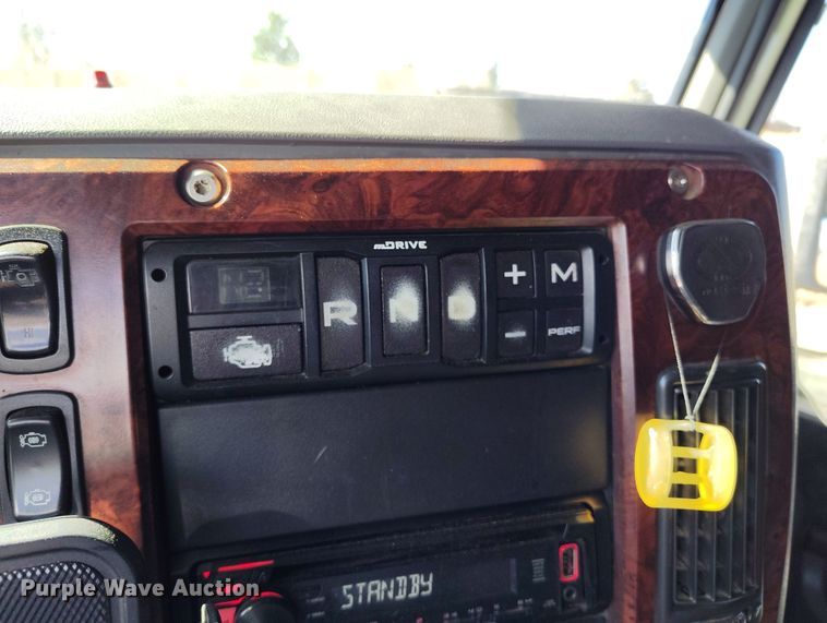 image for item BI9759 2014 Mack CXU semi truck