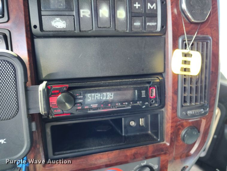 image for item BI9759 2014 Mack CXU semi truck