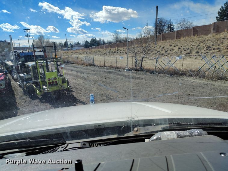 image for item BI9759 2014 Mack CXU semi truck