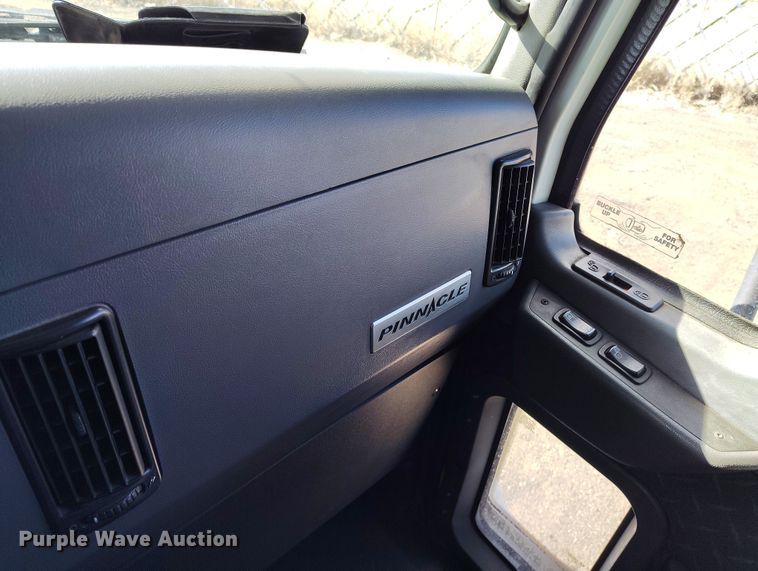 image for item BI9759 2014 Mack CXU semi truck