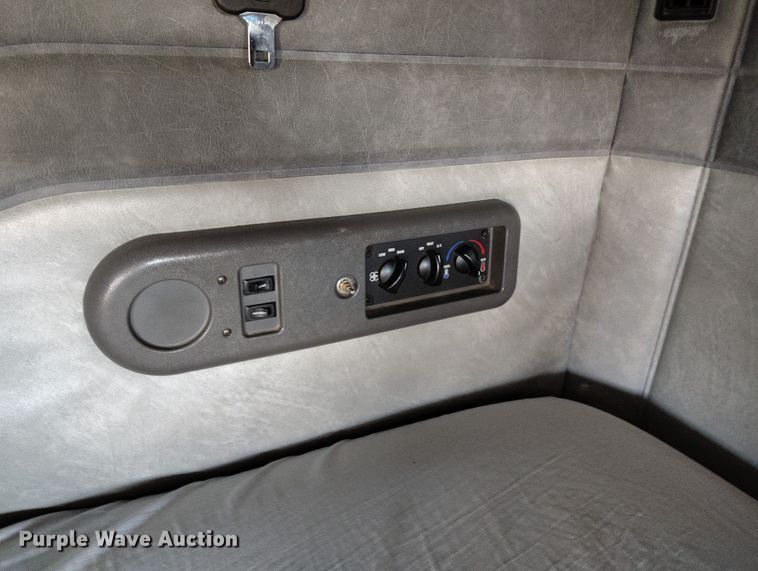 image for item BI9759 2014 Mack CXU semi truck