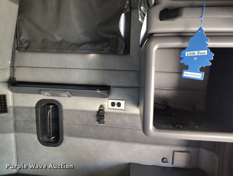 image for item BI9759 2014 Mack CXU semi truck