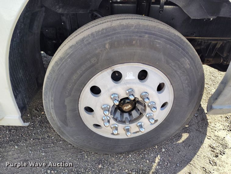 image for item BI9759 2014 Mack CXU semi truck