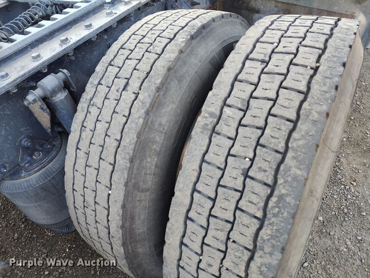 image for item BI9759 2014 Mack CXU semi truck