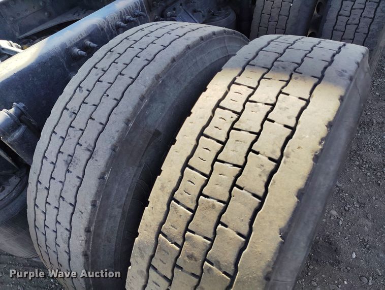 image for item BI9759 2014 Mack CXU semi truck