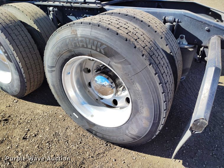 image for item BI9759 2014 Mack CXU semi truck