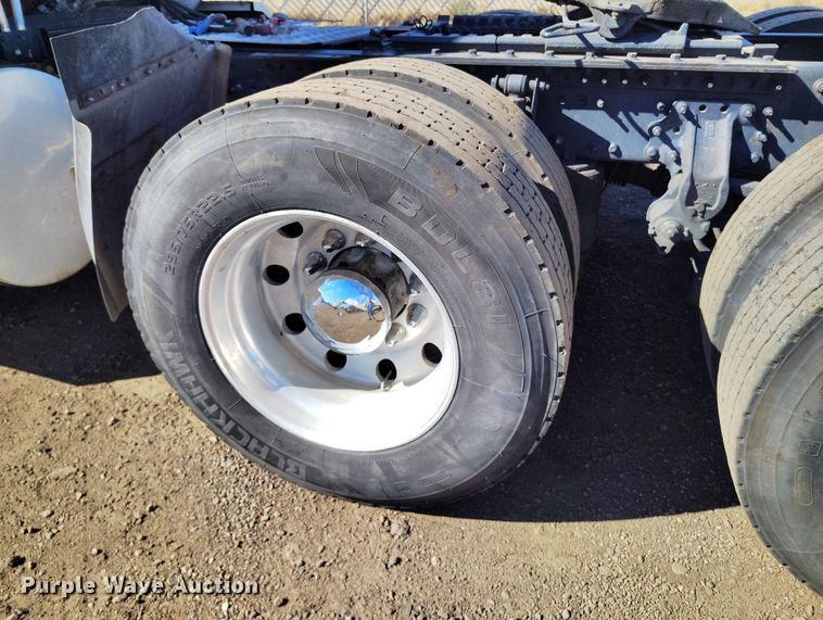 image for item BI9759 2014 Mack CXU semi truck