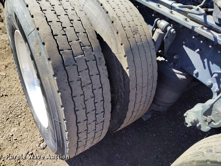 image for item BI9759 2014 Mack CXU semi truck