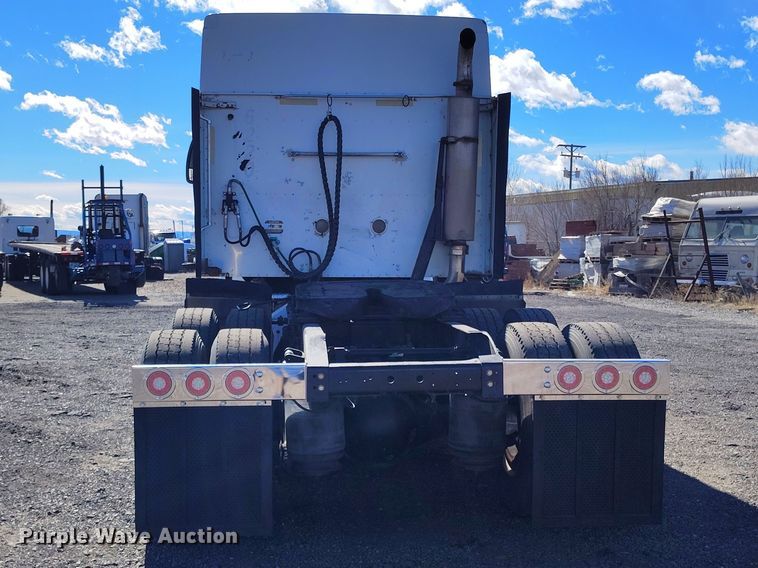 image for item BI9760 2005 International 9400i semi truck